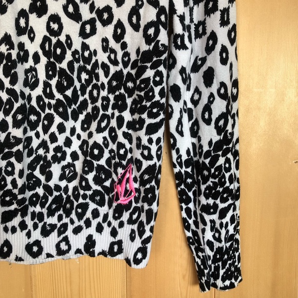 Volcom Sweater. Black & White - Picture 5 of 6